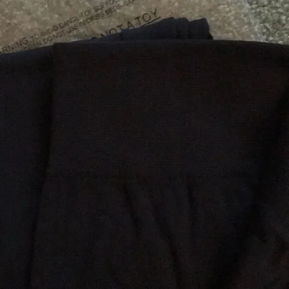 BLACK Stretchy Leggings 🌹SALE - Picture 4 of 4